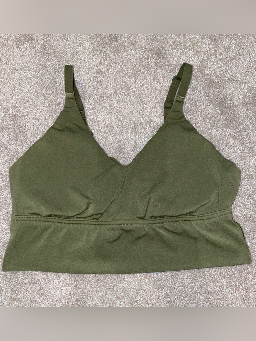 Offline by Aerie Olive Green Sports Bra Size M‎ Yoga Walking Adjustable Straps